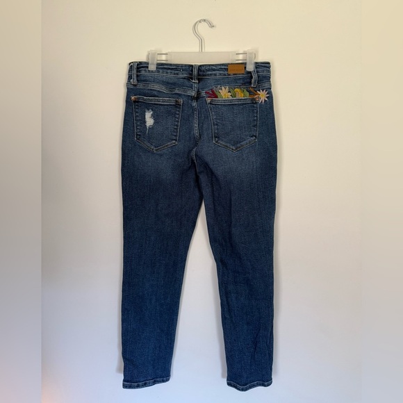 Judy Blue Jeans 9/29 Boyfriend Fit Embrodiered Floral Distressed High Rise Denim - Picture 2 of 7